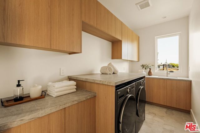 1758 S Holt Avenue, Los Angeles, CA 90035
