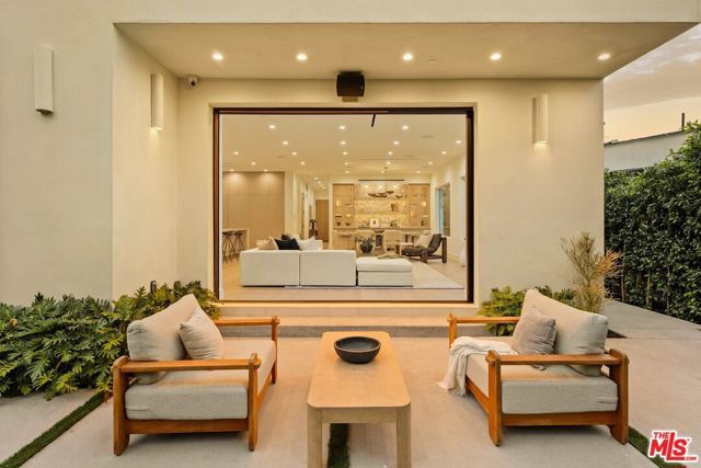 1758 S Holt Avenue, Los Angeles, CA 90035