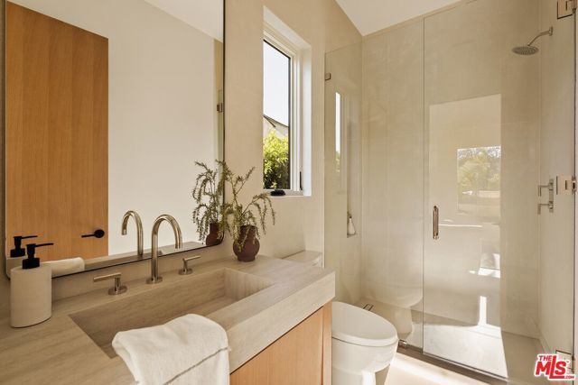 1758 S Holt Avenue, Los Angeles, CA 90035