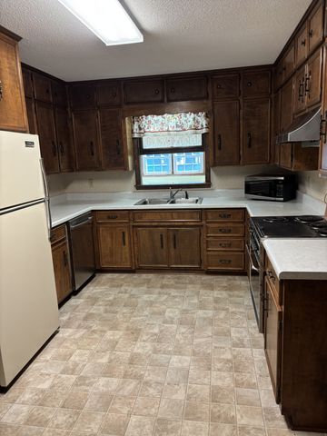 141 Doak Rd, Manchester, TN 37355