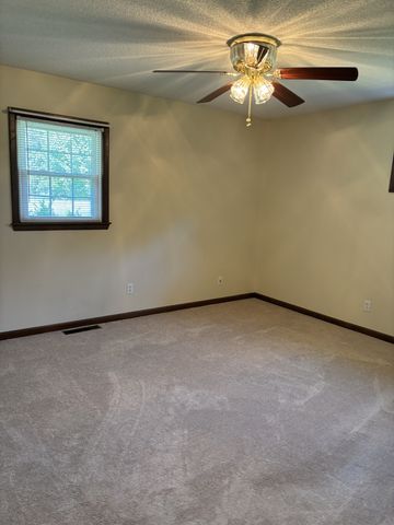 141 Doak Rd, Manchester, TN 37355