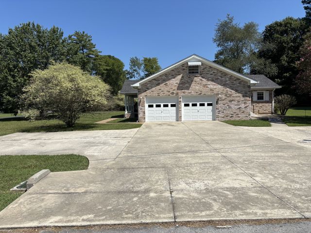 141 Doak Rd, Manchester, TN 37355