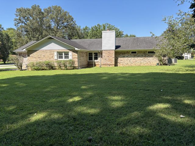 141 Doak Rd, Manchester, TN 37355