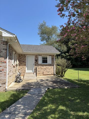 141 Doak Rd, Manchester, TN 37355