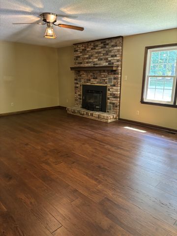 141 Doak Rd, Manchester, TN 37355