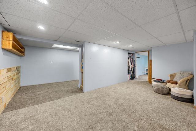 5515 Cedar Drive NW, Cedar Rapids, IA 52405