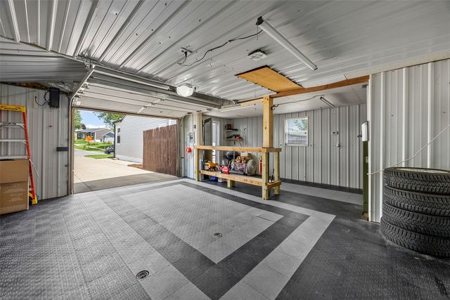 5515 Cedar Drive NW, Cedar Rapids, IA 52405