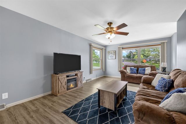 5515 Cedar Drive NW, Cedar Rapids, IA 52405