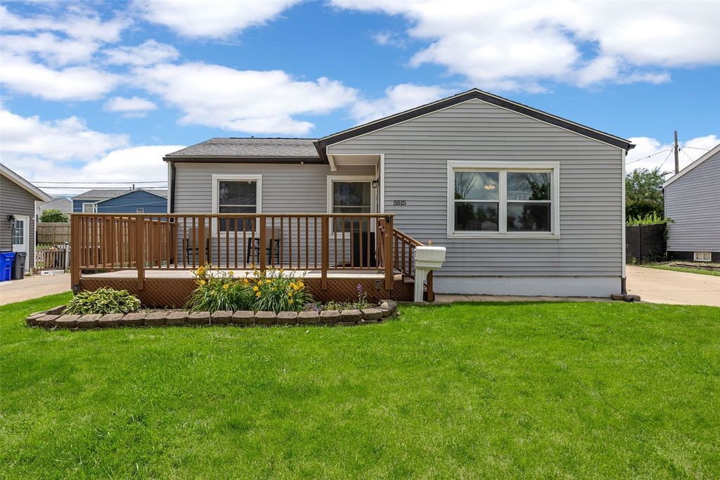 5515 Cedar Drive NW, Cedar Rapids, IA 52405