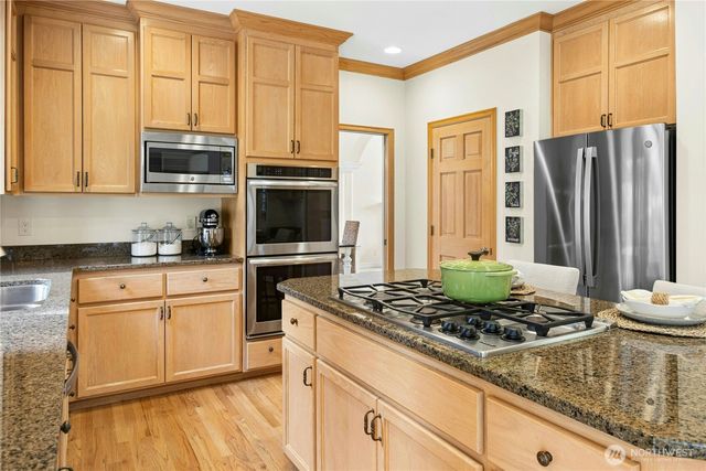 21425 SE 34th Place, Sammamish, WA 98075