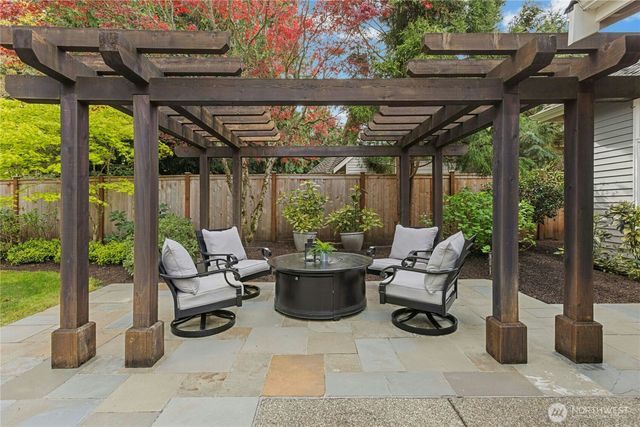 21425 SE 34th Place, Sammamish, WA 98075