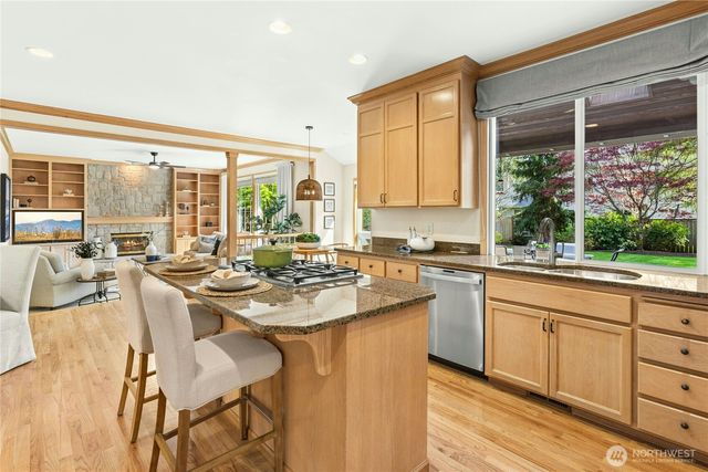 21425 SE 34th Place, Sammamish, WA 98075