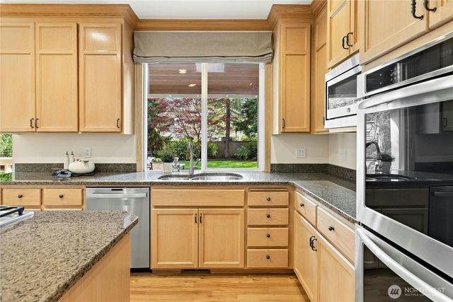 21425 SE 34th Place, Sammamish, WA 98075