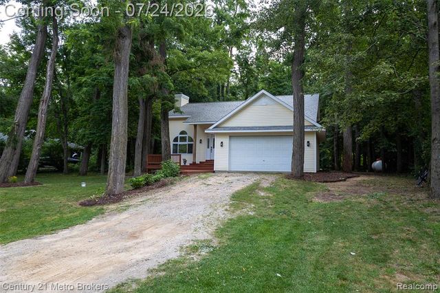 15117 Locust Grove Drive, Byron, MI 48418