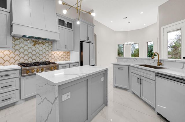 1626 Spanish Cove Drive, Crosby, TX 77532