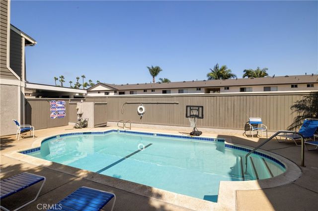 4892 Searidge Cir, Huntington Beach, CA 92649