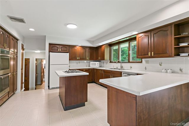 2425 Evergreen Street, Yorktown Heights, NY 10598