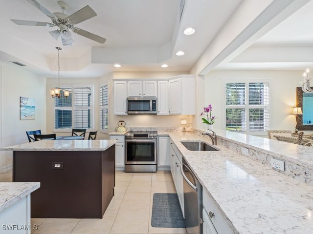 6049 Ashford LN 201, Naples, FL 34110