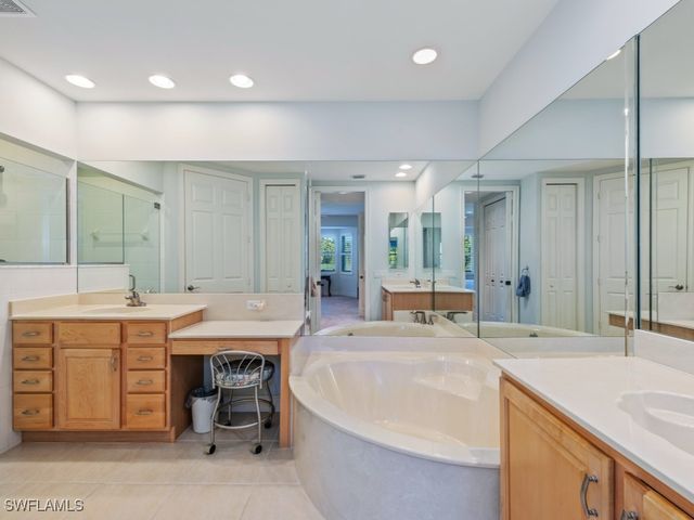 6049 Ashford LN 201, Naples, FL 34110