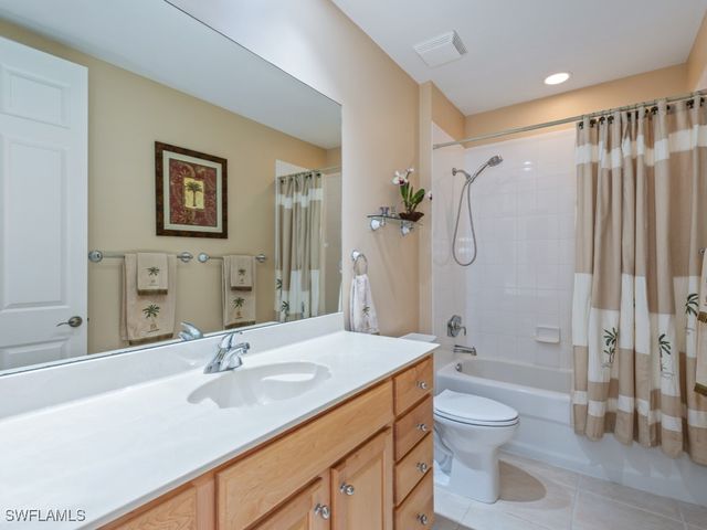 6049 Ashford LN 201, Naples, FL 34110