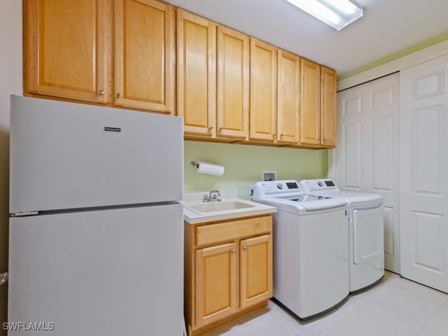 6049 Ashford LN 201, Naples, FL 34110