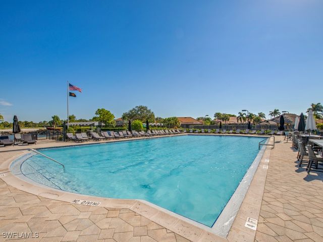 6049 Ashford LN 201, Naples, FL 34110