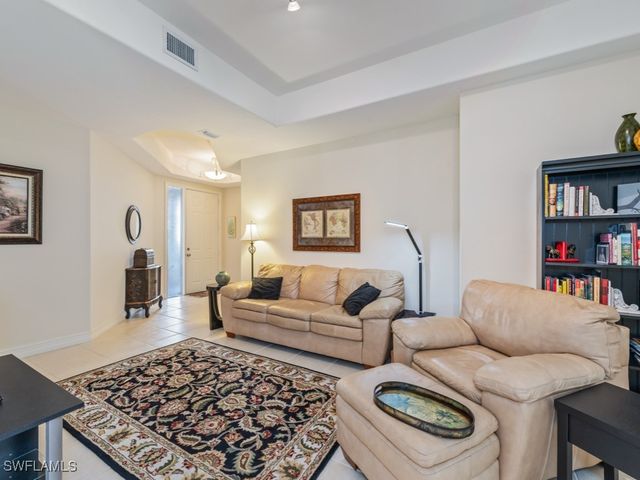 6049 Ashford LN 201, Naples, FL 34110