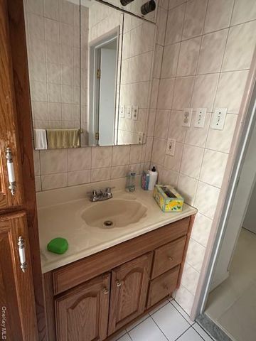 162 Rolling Street 1st FL, Malverne, NY 11565