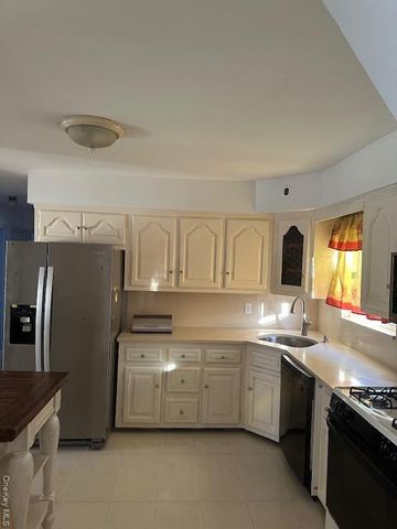 162 Rolling Street 1st FL, Malverne, NY 11565