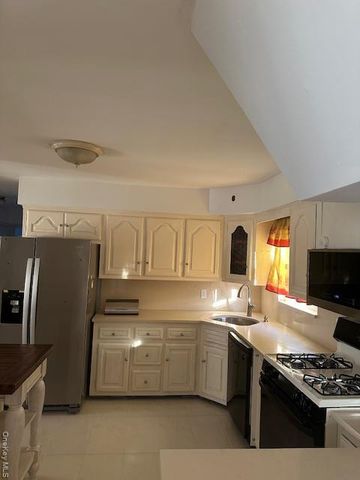 162 Rolling Street 1st FL, Malverne, NY 11565