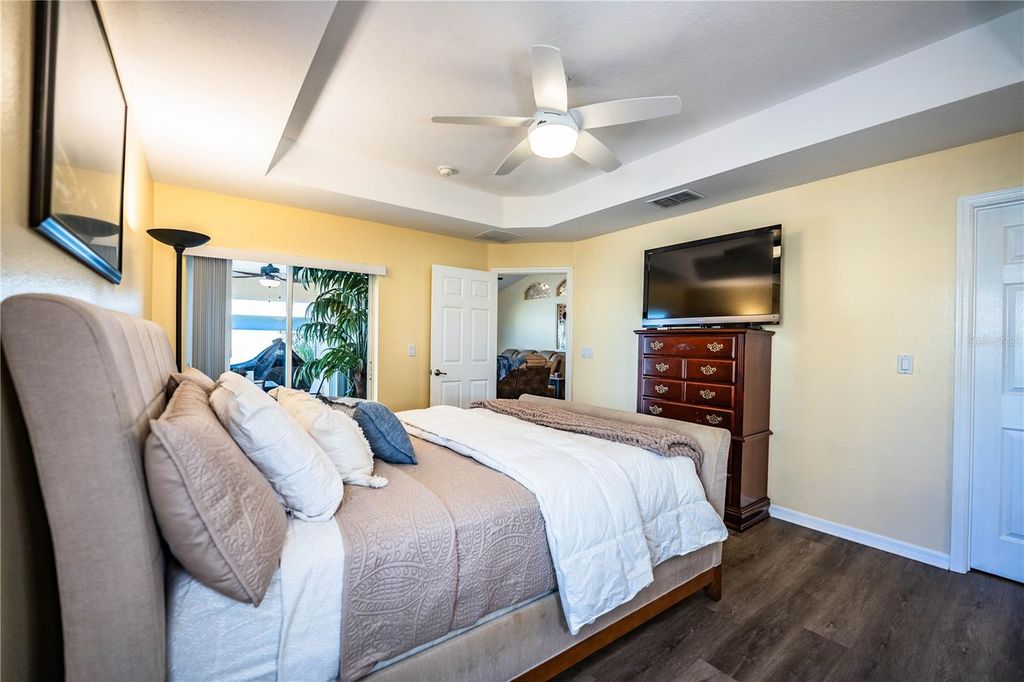 Image 20 of property listing at 4064 CARTERET DRIVE, Winter Haven, FL 33884