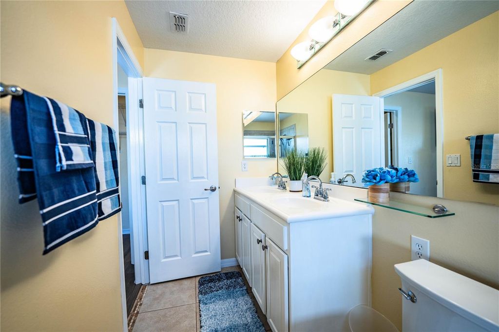 Image 21 of property listing at 4064 CARTERET DRIVE, Winter Haven, FL 33884