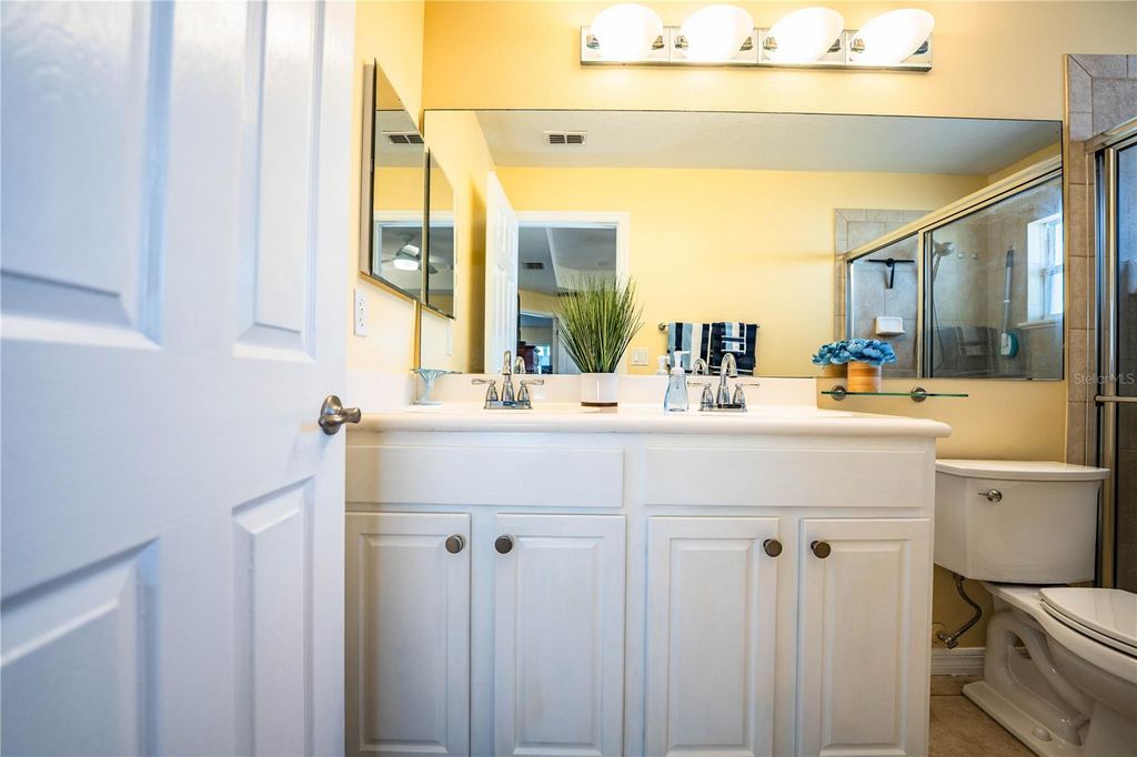 Image 24 of property listing at 4064 CARTERET DRIVE, Winter Haven, FL 33884