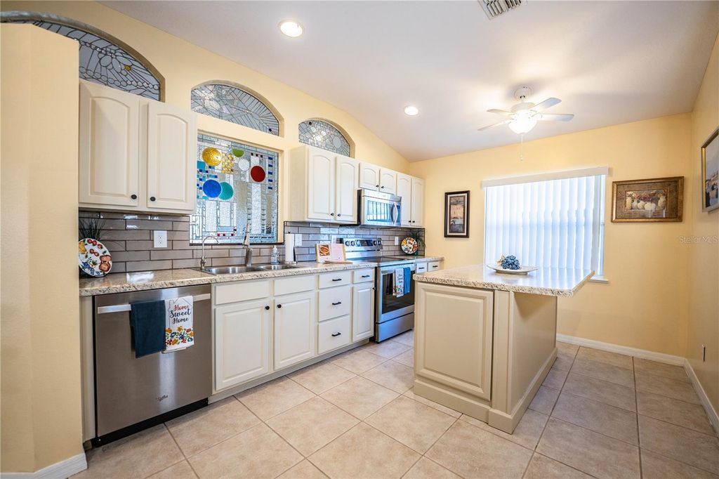 Image 6 of property listing at 4064 CARTERET DRIVE, Winter Haven, FL 33884