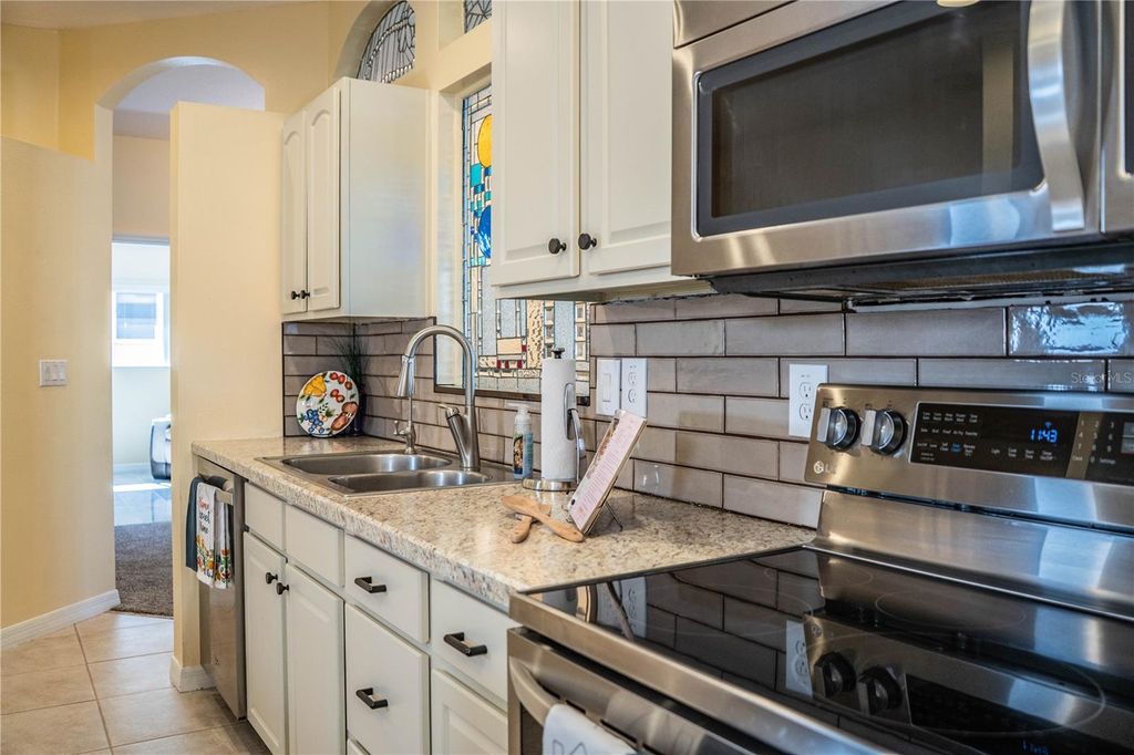 Image 7 of property listing at 4064 CARTERET DRIVE, Winter Haven, FL 33884