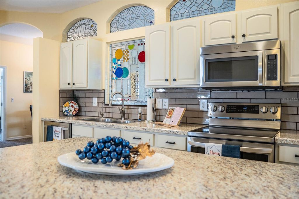 Image 10 of property listing at 4064 CARTERET DRIVE, Winter Haven, FL 33884