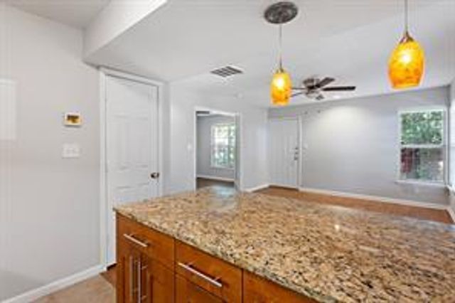 7685 Northcross Dr. DR 624, Austin, TX 78757