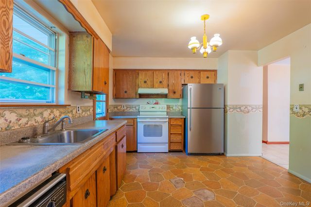 18 Sheryl Lane, Mahopac, NY 10541