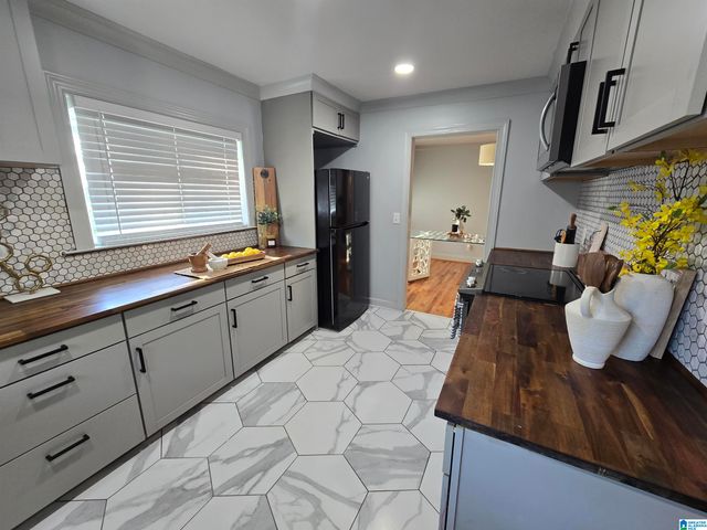 2708 17TH STREET, Birmingham, AL 35208