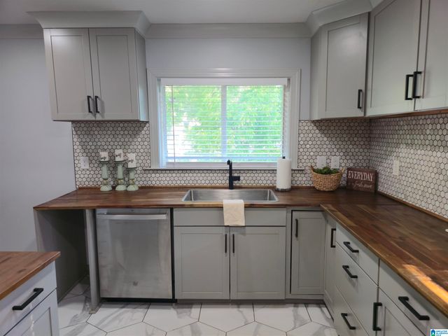2708 17TH STREET, Birmingham, AL 35208