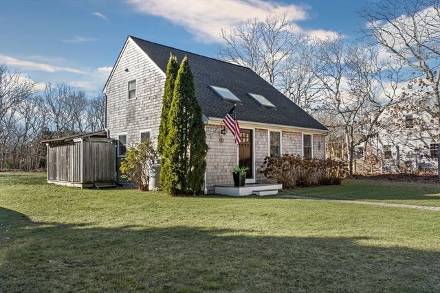 60 Saddle Club Rd, Edgartown, MA 02539