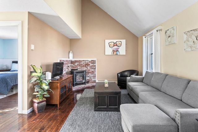 60 Saddle Club Rd, Edgartown, MA 02539