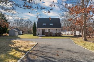 60 Saddle Club Rd, Edgartown, MA 02539