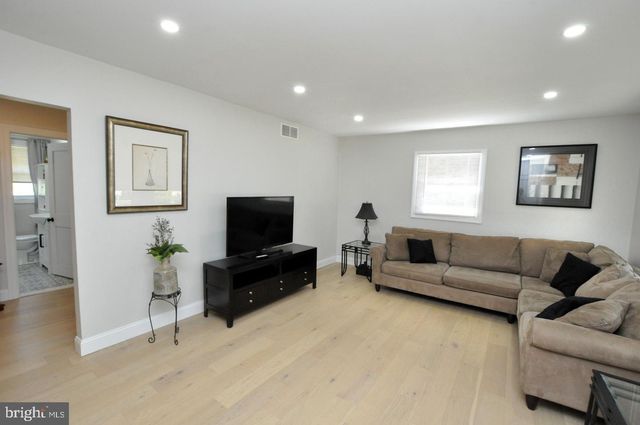 448 MELVIN, Glendora, NJ 08029