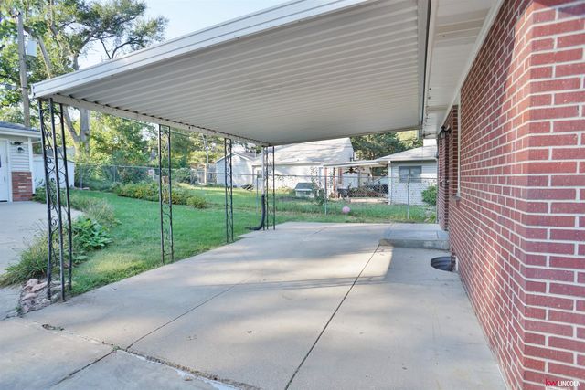 2205 S 36th Street, Lincoln, NE 68506