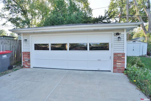 2205 S 36th Street, Lincoln, NE 68506