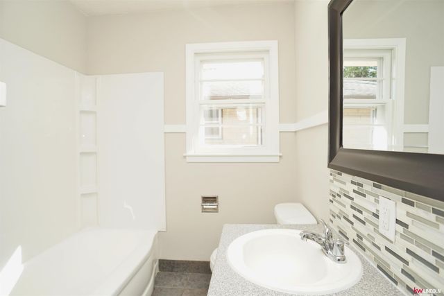 2205 S 36th Street, Lincoln, NE 68506