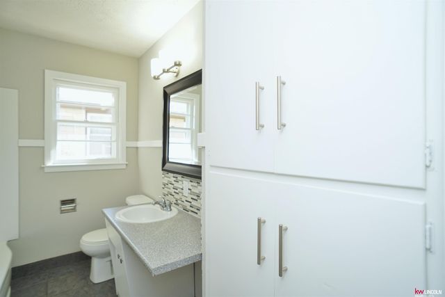 2205 S 36th Street, Lincoln, NE 68506