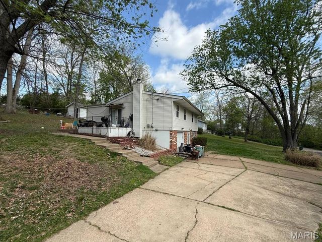 2609 Forest Lane, High Ridge, MO 63049