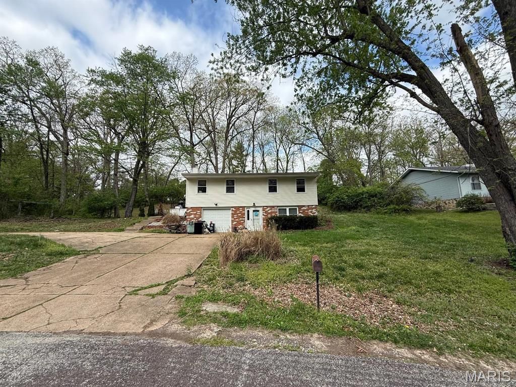 2609 Forest Lane, High Ridge, MO 63049